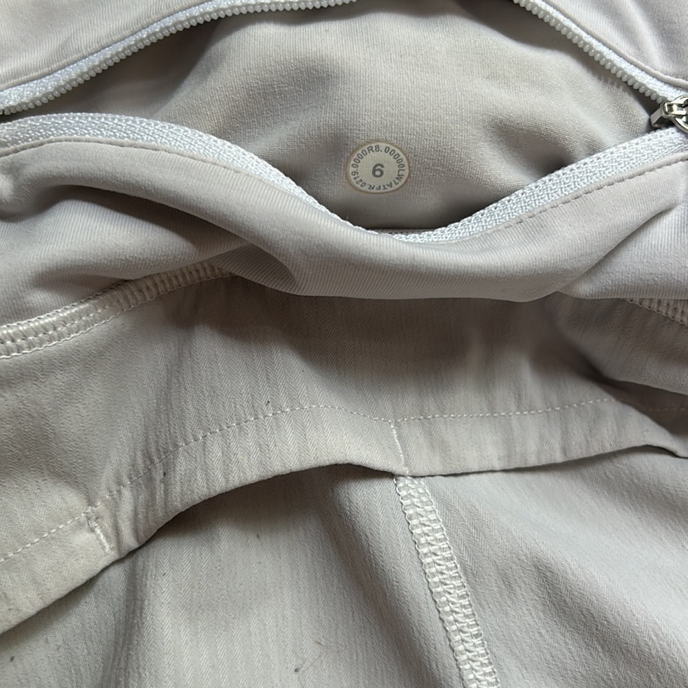 White lululemon 2.5” speed ups shorts - Picture 3 of 4